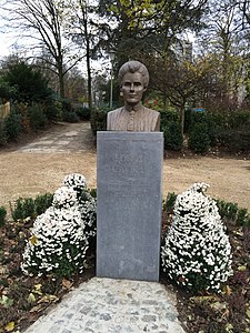 Monument a Edith Cavell (2015), de Nathalie Lambert, en Uccle (Bèlgica)