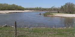Река Элкхорн с Cowboy Trail W of 519 Av.JPG