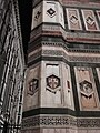 Флорентийская лилия на колокольне Джотто