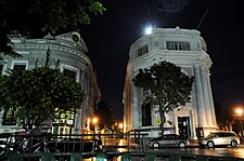Antiguo Banco Crédito y Ahorro Ponceño y Banco de Ponce. El Banco de Ponce se fusionó con el Banco Popular de Puerto Rico, y el Banco Crédito y Ahorro Ponceño con el Banco Santander.