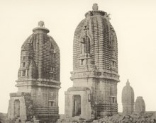 The ninth century temple in Barakar shows a tall curving shikhara crowned by a large amalaka and is an example of the early Pala style. It is similar to contemporaneous temples of Odisha. KITLV 88210 - Unknown - Temples at Barakhar in British India - 1897.tif