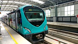 Поезд метро Кочи на Палариваттоме, август 2017.jpg
