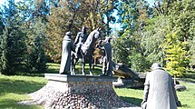 Statues of Jagiełło with Oleśnicki and starosta Dobrogost, on the right a statue of Master Jarosław (August 2016)