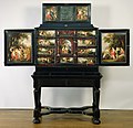 Kunstschrank mit mythologischen Darstellungen (Schule von Rubens), ca. 1650, diverse Hölzer (Linde, Ebenholz), Elfenbein, Kupfer, Kupfer, Schildpatt, Glas. Rijksmuseum Amsterdam
