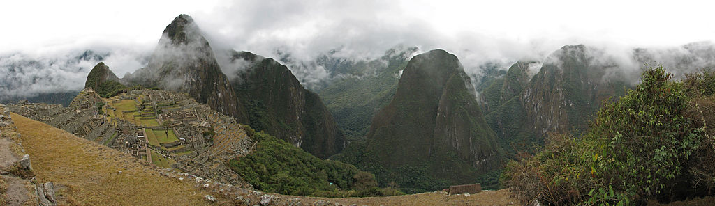 1024px-MachuPichuSacredValley_fir000202_