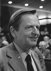 Olof Palme, Prime Minister of Sweden for the Swedish Social Democratic Party Minister Van der Stoel (PvdA, rechts, Buitenlandse Zaken) met Olof Palme (links), Bestanddeelnr 931-8203 (cropped) (2).jpg