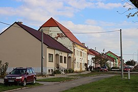 Stále poškozená fasáda radnice