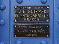 Tabliczki znamionowe na moście po remoncie: wykonawcy budowy - Zjednoczone Fabryki L. Zieleniewski-Fitzner-Gamper S.A. Kraków oraz wykonawcy przebudowy w latach 2019-2020 - Polwar Gdańsk