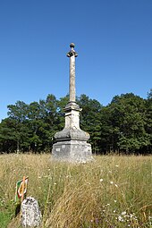 Pyramide du rond du Roi sur la Route Forestière Royale séparant Thimert-Gâtelles et Saint-Maixme-Hauterive.