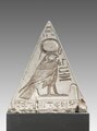 Pyramidion di Ramose, da Deir el-Medina, tra il 1292 e il 1190 a.C. Nuovo Regno. Pietra calcarea. Museo Egizio, Torino.