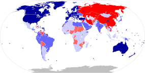 Geopolitické rozdělení světa v druhé studené válce USA se spojenci (modrá), Rusko a Čína se spojenci (červená)