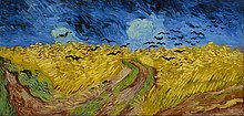 یک نقاشی بزرگ شامل یک مزرعه گندم و پیاده‌رویی که از میان آن می‌گذرد و در زیر تاریکی آسمان که با فوج پرواز کلاغ‌ها سیاه شده‌است.