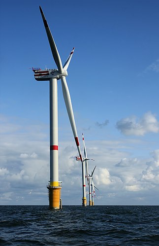 Промышленные ветрогенераторы в Северном море в 28 км от побережья Бельгии