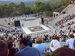 Epidauroksen teatteri festivaalin aikana.