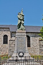 Poilu étreignant le drapeau (monument aux morts)