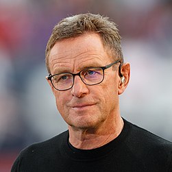 Ralf Rangnick und Irene Fuhrmann, derzeitiger Teamchef und derzeitige Teamchefin der Männer- bzw. Frauen-Nationalmannschaft