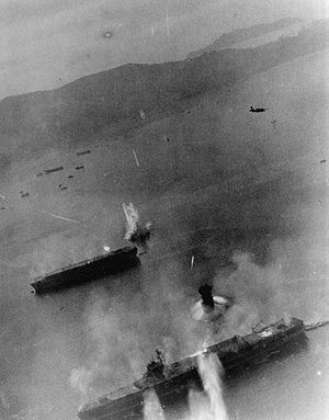 Авианосцы под атакой в ​​Куре 19 марта 1945.jpg
