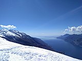 Blick auf den Gardasee im Frühling