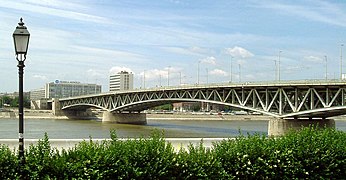 สะพานแปเตอฟี (Petőfi Bridge)