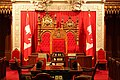 I troni per il monarca canadese (in fondo a sinistra) e la sua consorte reale (in fondo a destra) al Senato del Canada