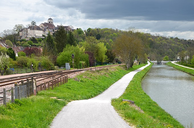Canal du Nivernais à Chatel-Censoir PDSC 0301.jpg