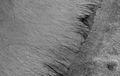 Imagem aproximada das ravinas da cratera Green, visto pela HiRISE.