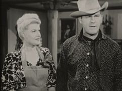 Con Guinn Williams en Cowboy and the Senorita (1944)