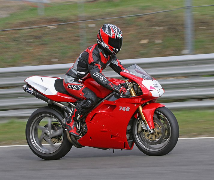 http://upload.wikimedia.org/wikipedia/commons/thumb/b/bb/Ducati_748_-_02.jpg/713px-Ducati_748_-_02.jpg