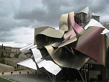 Hotel Marqués de Riscal v Elciegu, Španija (2006)