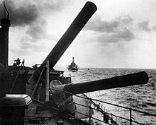 A close-up of Hood's aft 15-inch guns in 1926, rotated to the extreme arc of their travel, covering the port bow quarter; firing in this position could cause blast damage to the deck and superstructure HMS Hood Aft guns 1926 USNHC 57184.jpg