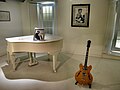 Riproduzione della stanza dove John Lennon scrisse il brano Imagine