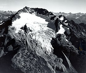 Vue de la face Nord-Ouest du sommet avec le glacier Nohokomeen en 1966.