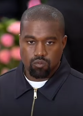 Kanye West posing at the red carpet of the Met Gala in 2019.