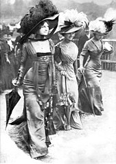 ロンシャンの淑女たち（Mesdames à Longchamp）、1908年