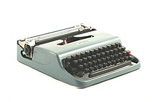 A Lettera 22 typewriter by Olivetti Macchina per scrivere a martelletti portacaratteri - Museo scienza tecnologia Milano 10949 01.jpg