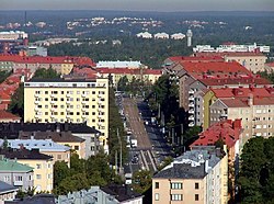 View along Mannerheimintie with apartment buildings of Meilahti to the left, and those of Laakso to the right