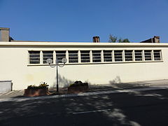 Un bâtiment en béton armé.