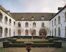 Former Nieuwenhof nunnery, University College Maastricht Overzicht gevels binnenplaats - Maastricht - 20364778 - RCE(copy).jpg