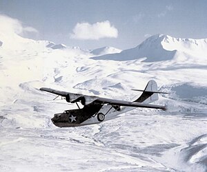 アリューシャン列島上空を飛行するPBY-5A (第61哨戒飛行隊所属、1943年撮影)