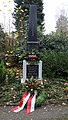 Polnisches Ehrenmal auf dem Ausländerfriedhof, Inschrift: „Den Polen, den Opfern des Krieges 1939–1945. Die Landsleute.“