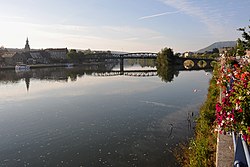 Kunnan läpi virtaava Maas-joki