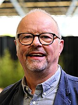 Robert Llewellyn founder and main presenter of Fully Charged.