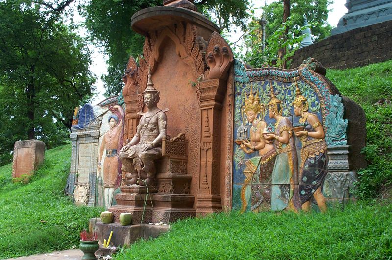File:Shrine outside Wat Phnom.jpg