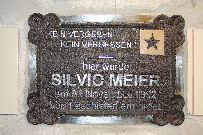 File:U Samariterstraße - Silvio-Meier-Gedenktafel.jpg