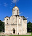 Chrám svätého Demetera vo Vladimíri z roku 1194 – 1197 patrí do vladimírsko-suzdaľskej architektonickej školy. Kým spodná výzdoba nesie znaky západného vplyvu, výzdoba horných častí chrámu má znaky orientálne.[53]