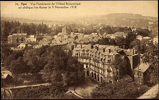 Photographie ancienne de l'Hôtel britannique à Spa, où se tiennent les conférences.