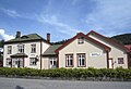 Den tidligere jernbanestasjonen huser nå det lokale folkebiblioteket. Foto: Jan-Tore Egge