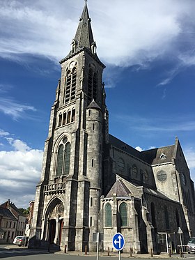 L'église saint-Martin, sur la grand-place de Ham-sur-Heure.