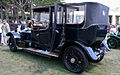 Rolls-Royce 40/50 h.p. „Silver Ghost“ (1913): Barker lieferte hier eine besonders aufwendige Version mit 3. Seitenscheibe. Deren oberer Rahmen stabilisiert das Verdeck mit. Dieses wird teils gefaltet, teils geklappt