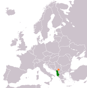 Mapa indicando localização {{{preposição1}}} Albânia e {{{preposição2}}} Kosovo.